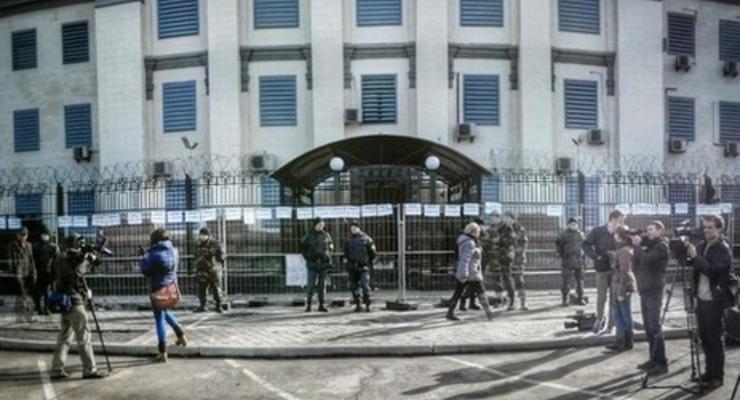 В Киеве возле посольства РФ прошла акция в поддержку Дадина