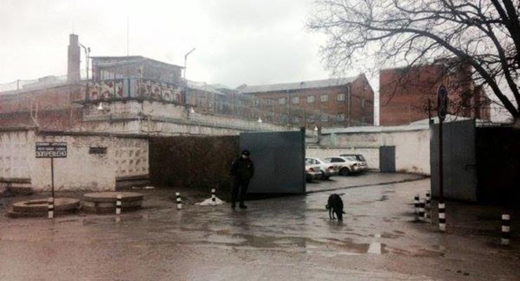 Душевный персонал и вонь канализации: как живет Надежда Савченко в российском СИЗО