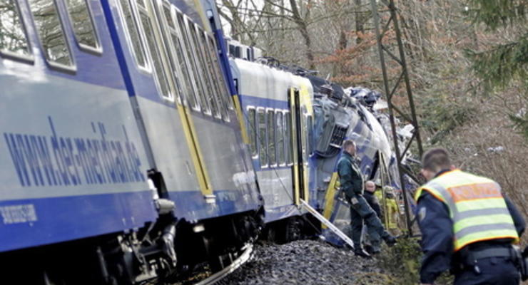 Столкновение поездов в Германии: Полиция подтвердила информацию о девяти погибших