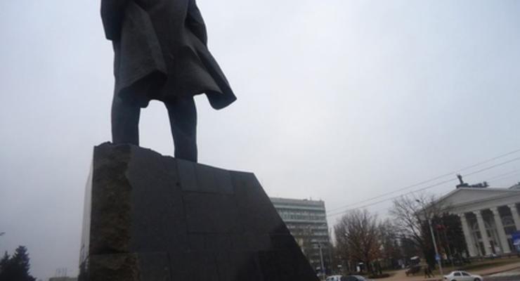 В Донецке восстановили памятник Ленину и задержали подозреваемых в его подрыве