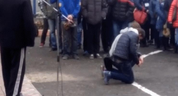 В Тернополе уволили директора ПТУ, поставившего студентов на колени