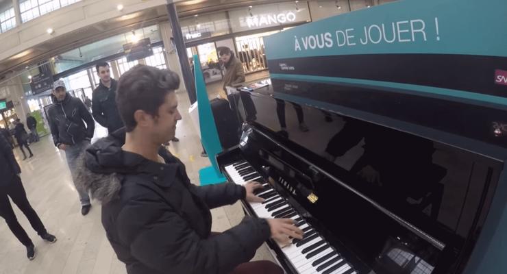 Гимн Украины на парижском вокзале растрогал пользователей сети