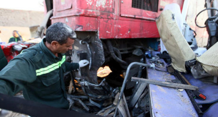 В Египте поезд врезался в бетонное ограждение, ранены 44 человека