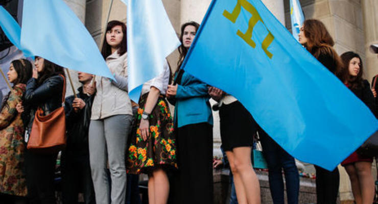В Крыму после обысков в домах крымских татар задержали семь человек, их обвиняют в терроризме