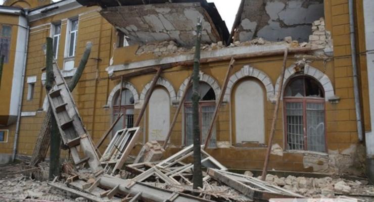 В центре Николаева рухнула часть здания школы