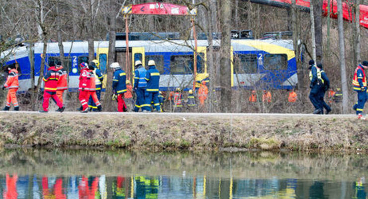Число жертв железнодорожной катастрофы в Баварии выросло до 11