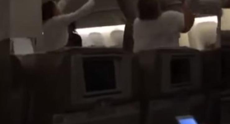 В Сети появились кадры экстренной эвакуации пассажиров российского Boeing 777