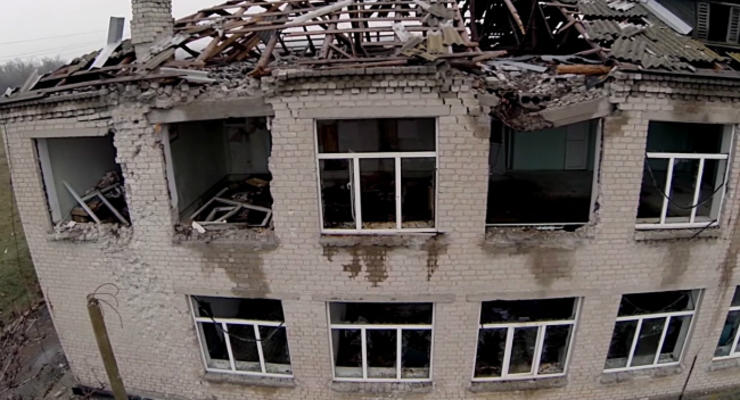 HRW: Школьники в Донбассе не могут учиться - школы разрушены