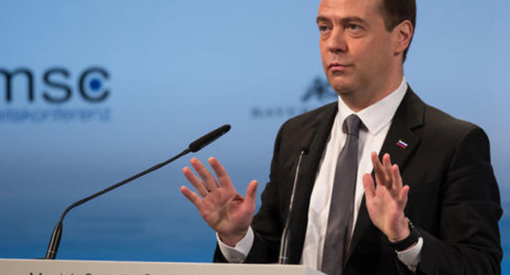 Медведев об отношениях НАТО и РФ: Мы скатились во времена новой холодной войны