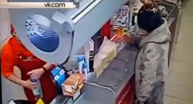 Российская пенсионерка подожгла себя на кассе магазина