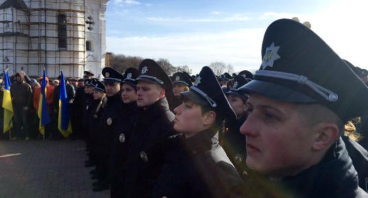 В Чернигове приступают к патрулированию 211 полицейских