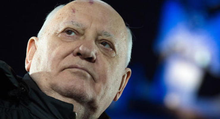 Горбачев посоветовал Михалкову не лезть в политику