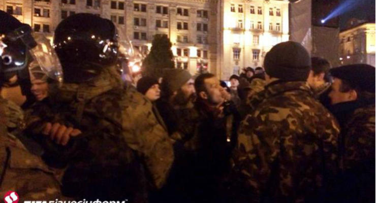 На Майдане произошел конфликт между протестующими и полицией