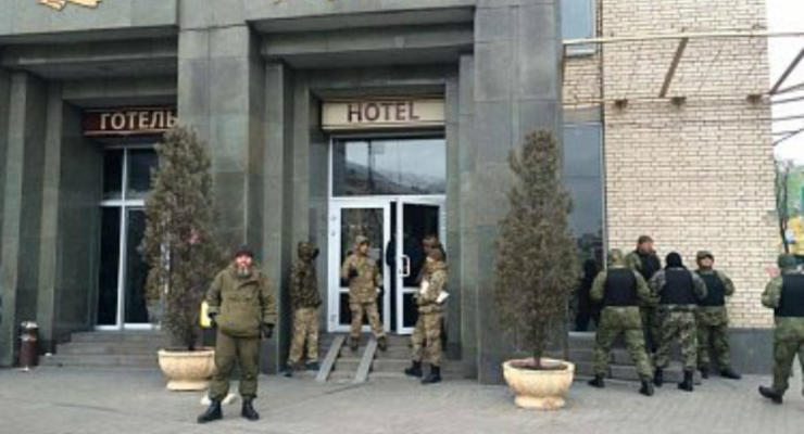 Минобороны выселит людей в камуфляже из отеля Козацкий к Азову