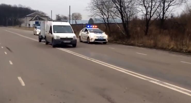 Во Львове полицейских учат преследовать автомобили и стрелять