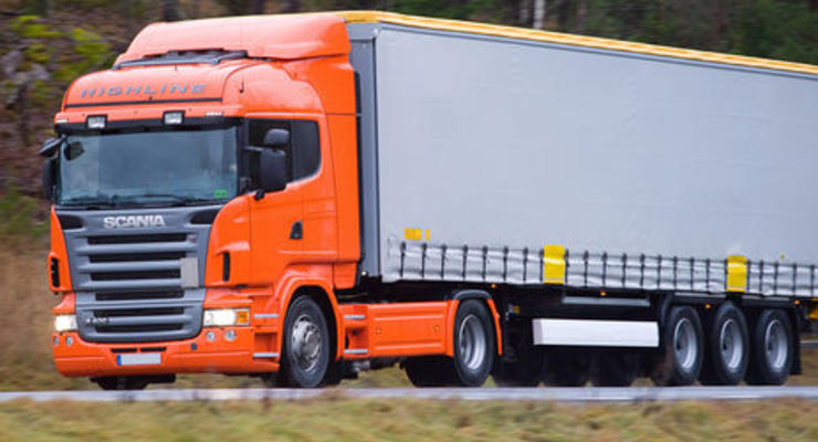 Украина и Россия договорились возобновить грузовые автоперевозки с 25 февраля