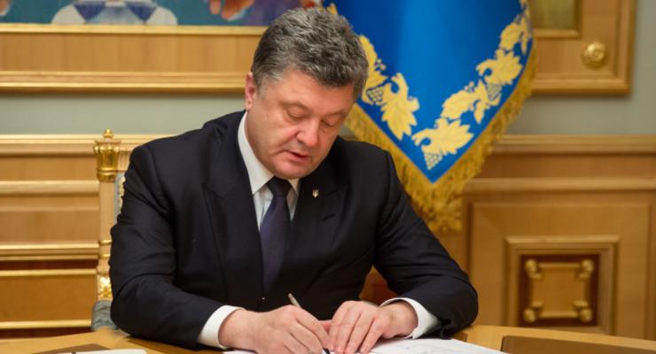 Порошенко подписал спорный закон о партиях