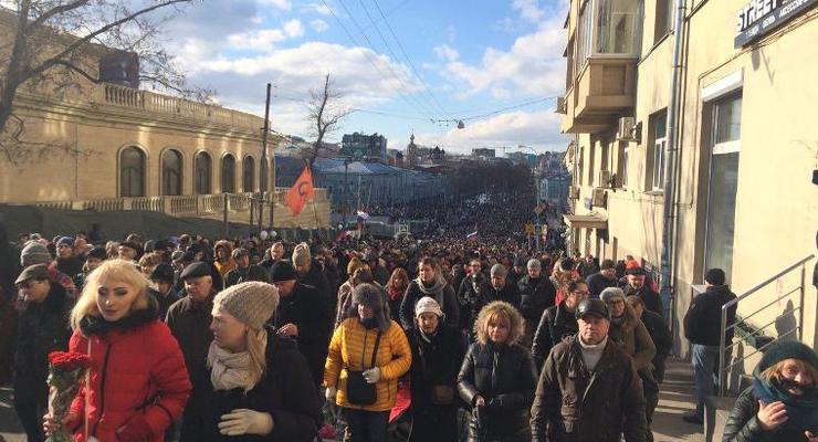 "Герои не умирают": какие лозунги звучат на марше памяти Немцова