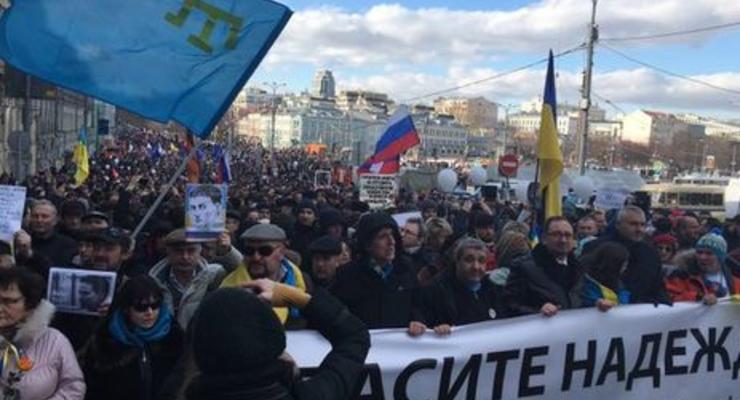 В Москве в рамках марша памяти Немцова проходит акция в поддержку Савченко