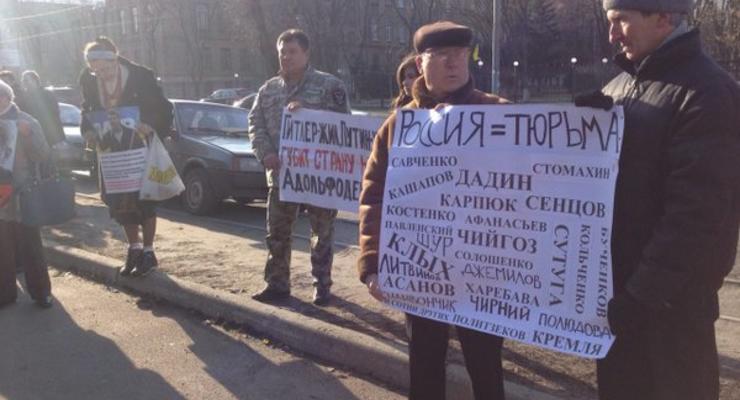 В Киеве к годовщине убийства Немцова пикетируют посольство России