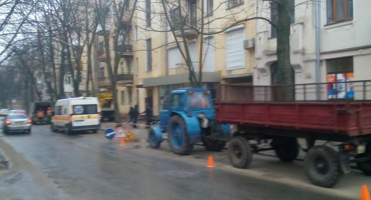 В Харькове коммунальщик из-за приступа выпал из трактора