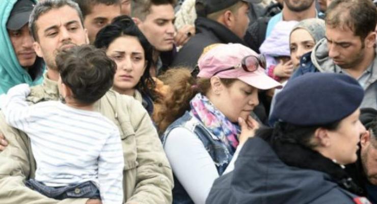Количество беженцев на границе Греции и Македонии достигло 10 тыс
