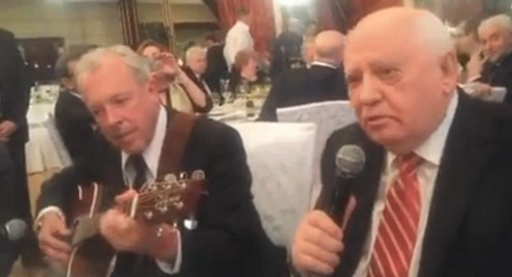 Вечера под гитару: Горбачев с Макаревичем пели украинские песни