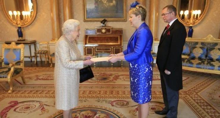 Посол Украины в Великобритании насмешила своим нарядом
