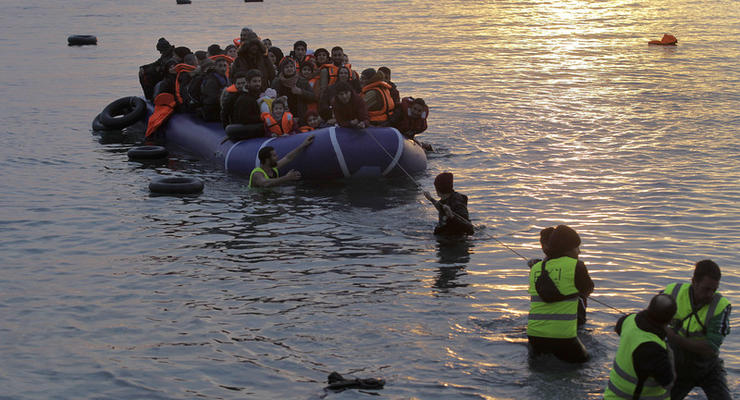 У берегов Турции перевернулась лодка с беженцами, есть жертвы