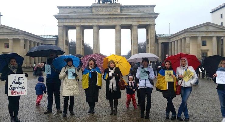 В Бельгии, Германии, России и Грузии прошли акции в поодержку Савченко
