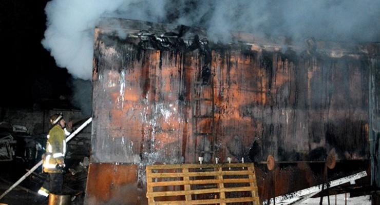 В Днепропетровске огонь уничтожил 100 кв м складов