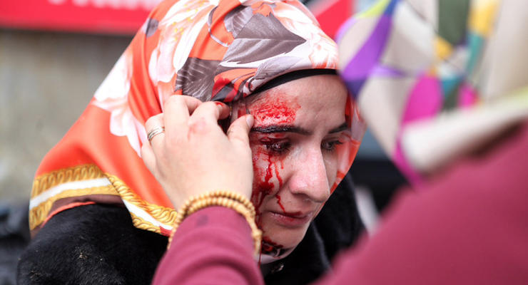 В Стамбуле полиция расстреляла  резиновыми пулями женщин