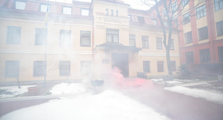 В Санкт-Петербурге консульство Украины забросали яйцами