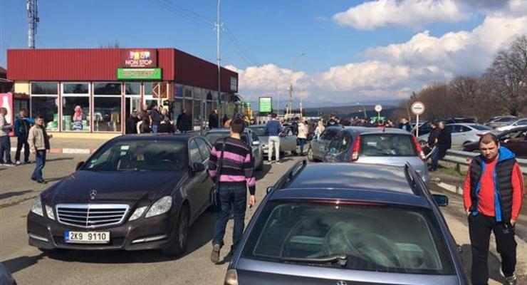 Автовладельцы заблокировали КПП на границе со Словакией