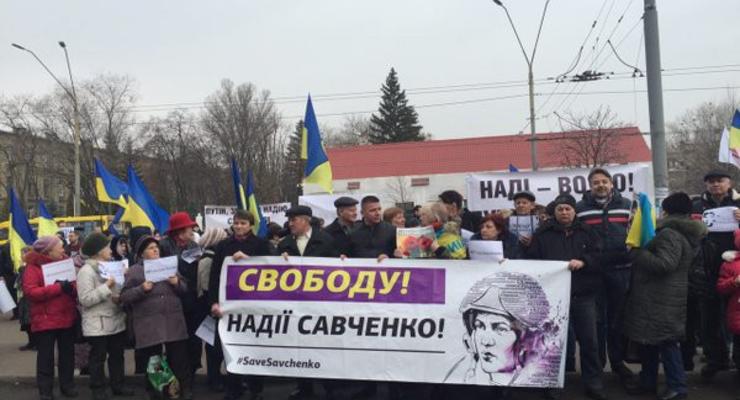 Савченко прекратила сухую голодовку по просьбе Порошенко