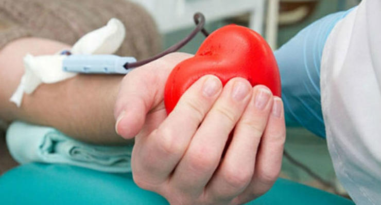 Кабмин разрешил быть донорами крови лицам рискованного поведения