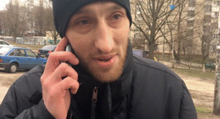 В Киеве поймали мужчину, отбиравшего у детей мобильные телефоны