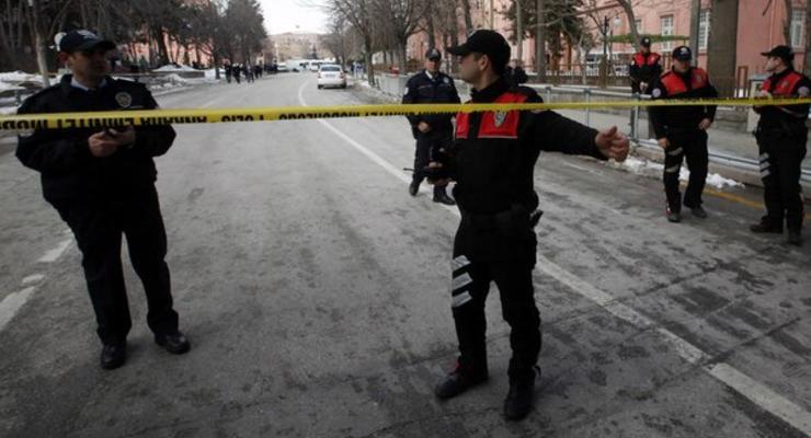 В Анкаре полицейский открыл стрельбу, убив напарницу и прохожего