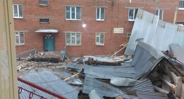 Сильный ураган в России сорвал крышу с пятиэтажного дома