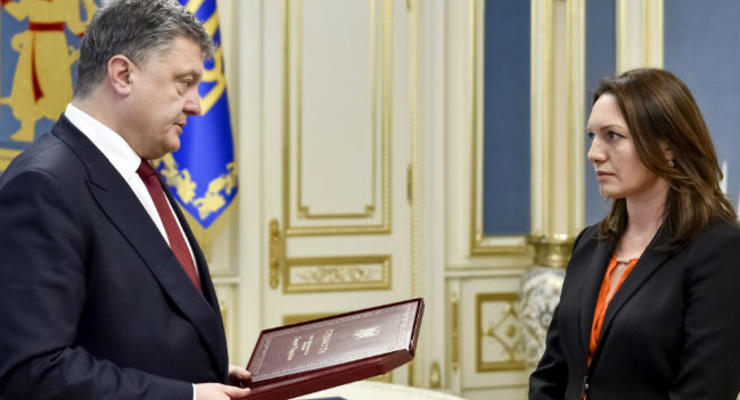 Порошенко передал вдове Гонгадзе орден "Звезда Героя"