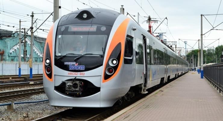 Пассажиров поезда Киев-Днепропетровск эвакуировали из-за сообщения о бомбе