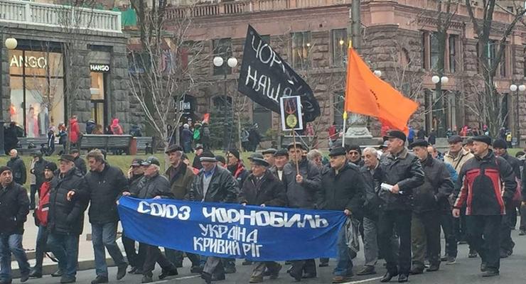 В Киеве чернобыльцы перекрыли Крещатик