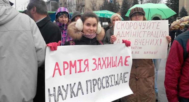 Харьковские ученые вышли на митинг