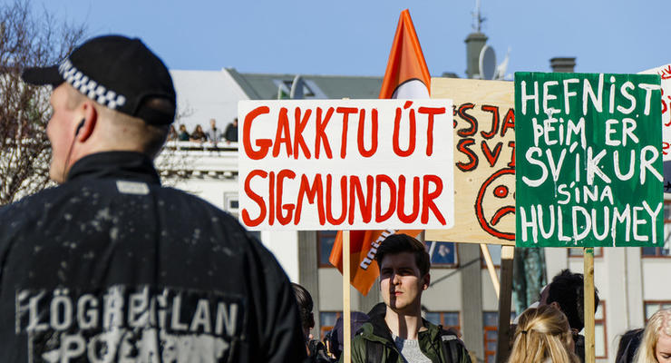 В Исландии проходят многотысячные митинги за отставку премьера