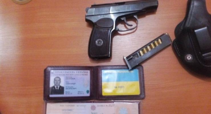 Одесского прокурора уволили после угроз прострелить колено охраннику