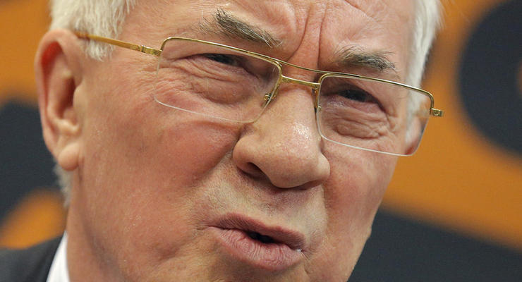 Беглый премьер Азаров проиграл суд экс-советнику главы СБУ