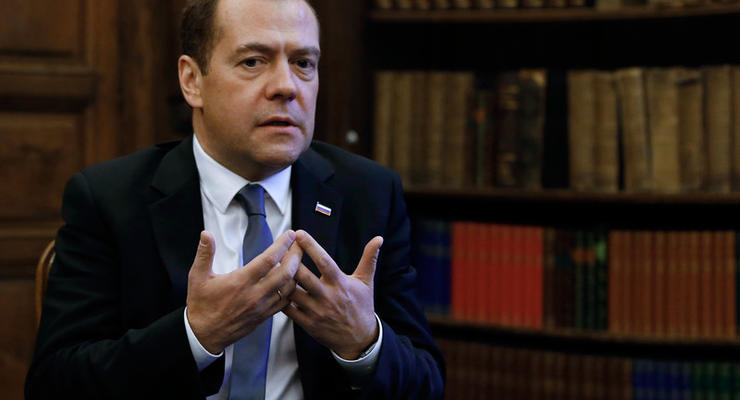 Медведев оправдывает поставки оружия РФ в Армению и Азербайджан