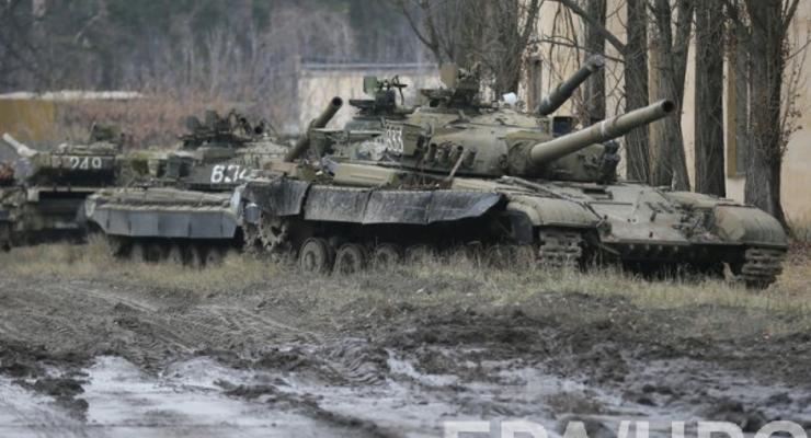 На передовую у Марьинки переброшены танки оккупантов - разведка
