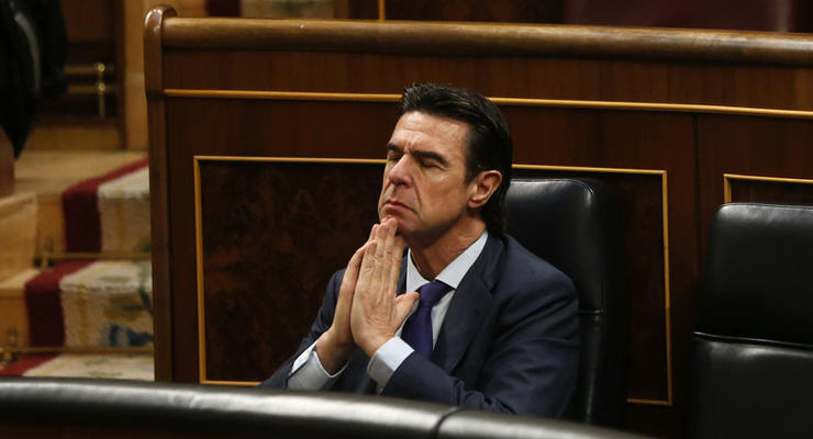 Министр промышленности Испании покинул должность из-за оффшорного скандала