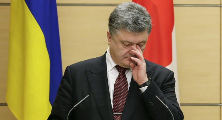 Опрос: 43% украинцев недовольны Порошенко